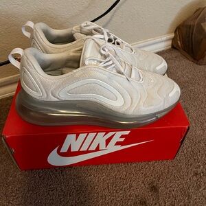 Men’s size 10 Nike Air Max 720